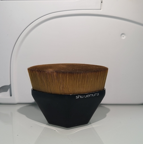 Shu uemura petal 55 foundation brush - Picture 1 of 5